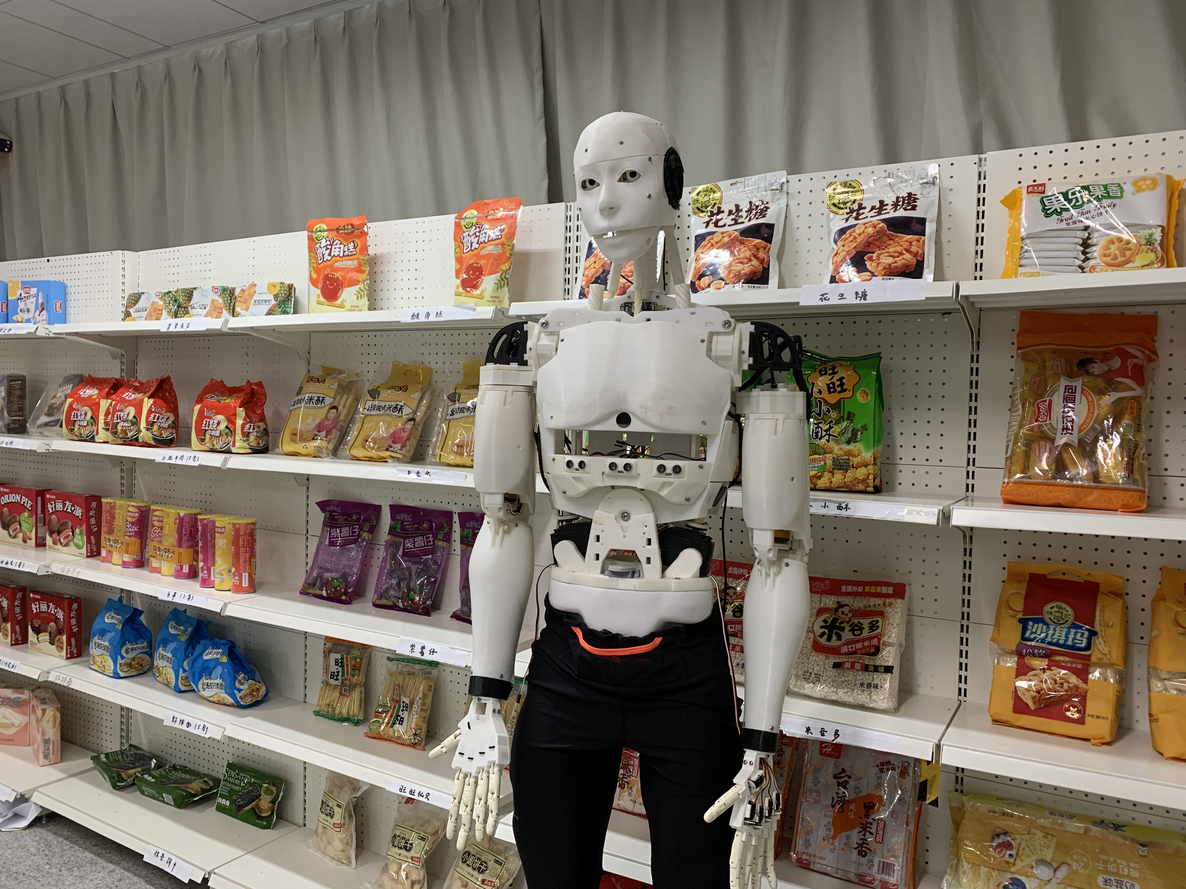 智能便利店服务机器人